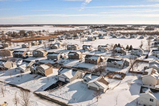 213 Summerfield Lane, Waverly, MN 55390