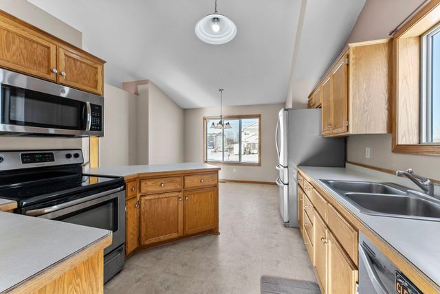 213 Summerfield Lane, Waverly, MN 55390