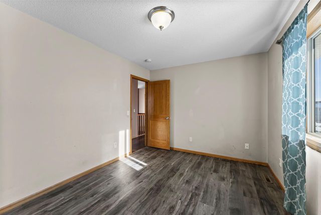 213 Summerfield Lane, Waverly, MN 55390