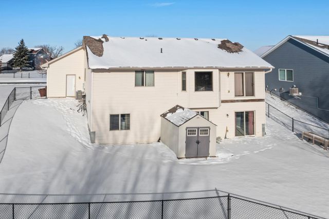 213 Summerfield Lane, Waverly, MN 55390