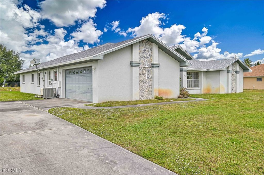 208 Danby RD, Lehigh Acres, FL 33936