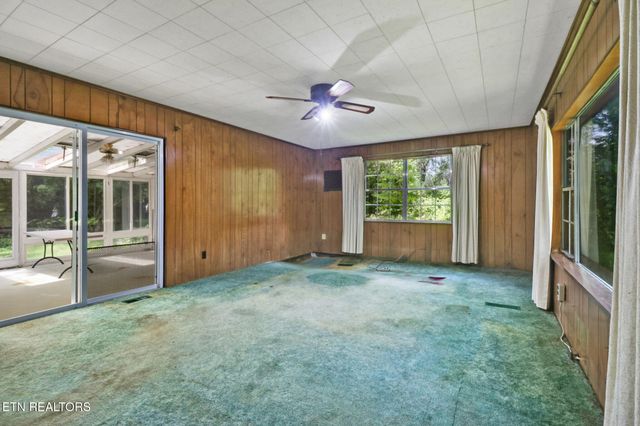 1230 Deep Draw Rd, Crossville, TN 38555