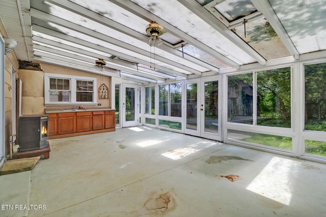 1230 Deep Draw Rd, Crossville, TN 38555