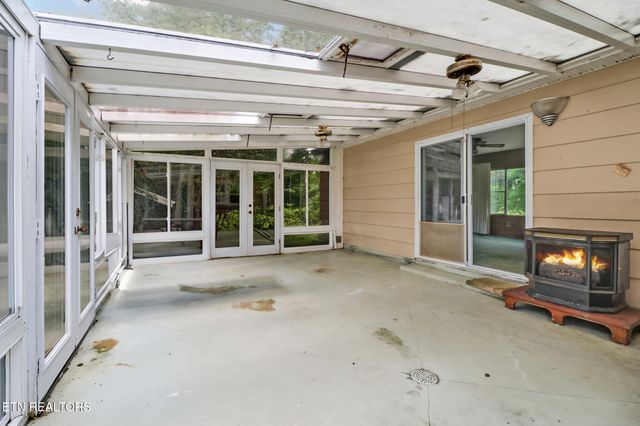 1230 Deep Draw Rd, Crossville, TN 38555