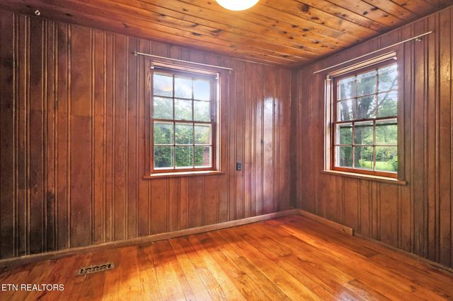 1230 Deep Draw Rd, Crossville, TN 38555