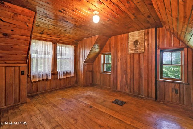1230 Deep Draw Rd, Crossville, TN 38555