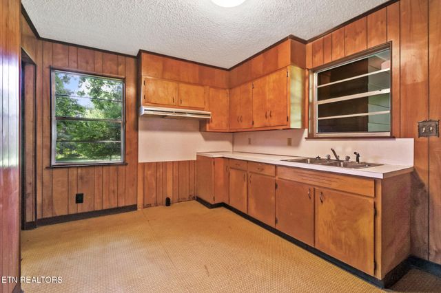 1230 Deep Draw Rd, Crossville, TN 38555