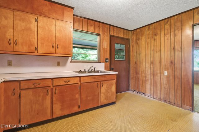 1230 Deep Draw Rd, Crossville, TN 38555