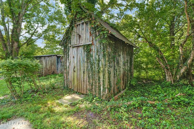 1230 Deep Draw Rd, Crossville, TN 38555