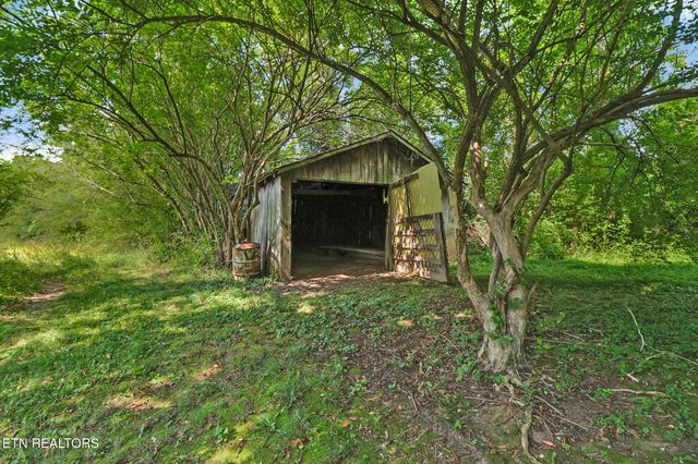 1230 Deep Draw Rd, Crossville, TN 38555