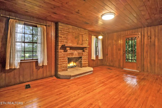 1230 Deep Draw Rd, Crossville, TN 38555