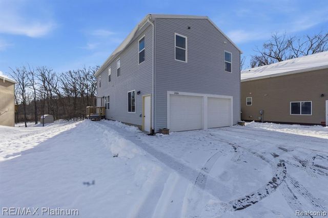 2424 Fisher Road, Howell, MI 48855