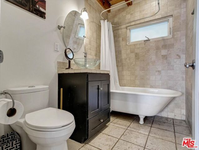 2007 Barcelona Drive, Los Angeles, CA 90046