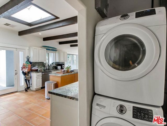 2007 Barcelona Drive, Los Angeles, CA 90046
