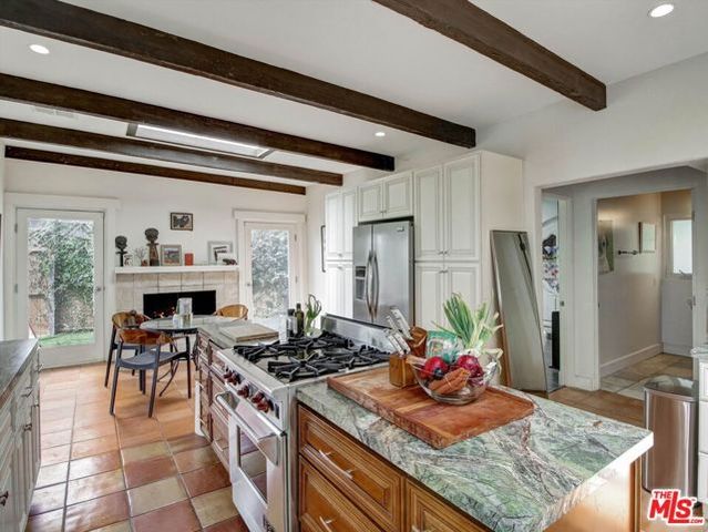 2007 Barcelona Drive, Los Angeles, CA 90046