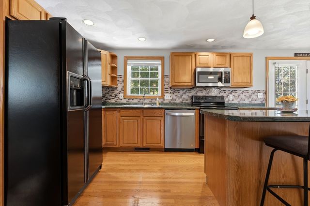 43 Calumet St, Salem, MA 01970