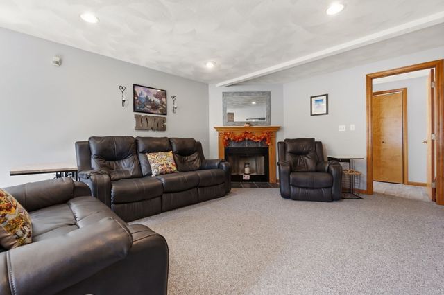 43 Calumet St, Salem, MA 01970