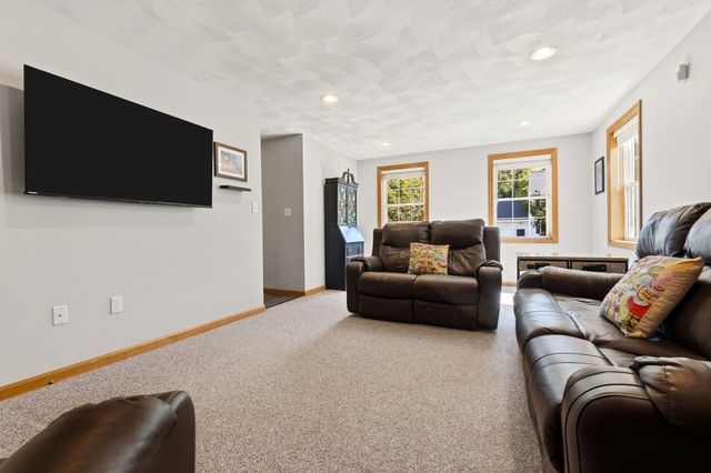 43 Calumet St, Salem, MA 01970