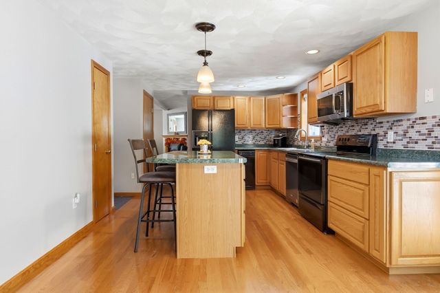 43 Calumet St, Salem, MA 01970