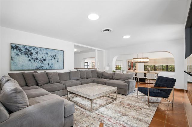 325 Coconut Isle Drive, Fort Lauderdale, FL 33301