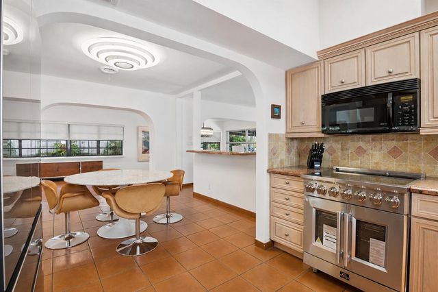 325 Coconut Isle Drive, Fort Lauderdale, FL 33301