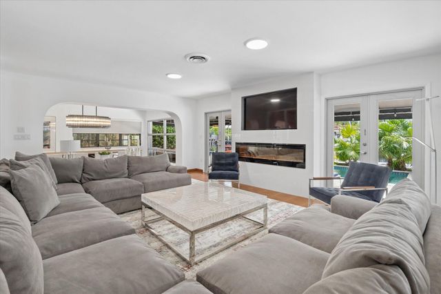325 Coconut Isle Drive, Fort Lauderdale, FL 33301