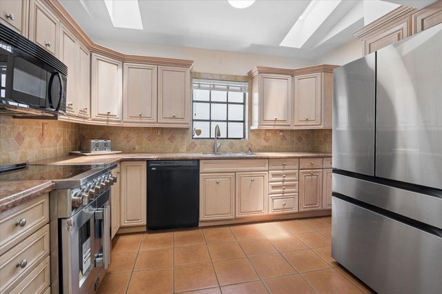 325 Coconut Isle Drive, Fort Lauderdale, FL 33301