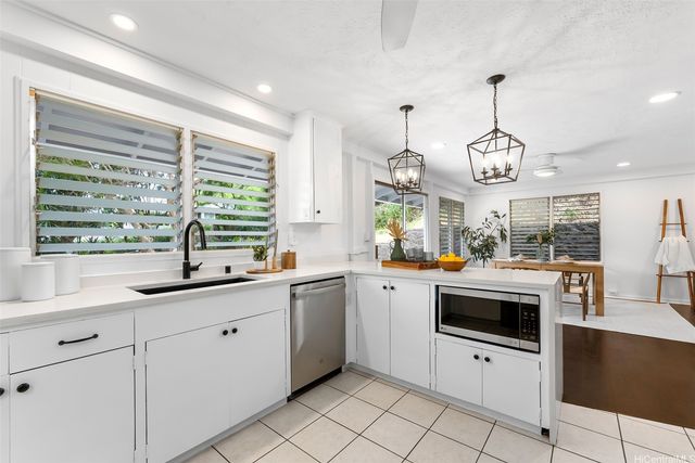 6003 Elelupe Place, Honolulu, HI 96821