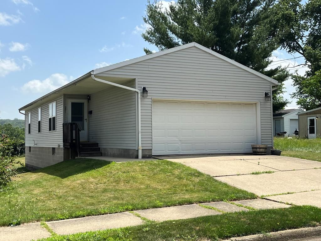 991 Nevin Street, Akron, OH 44310