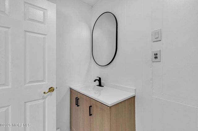 73 Maxim Road, Howell, NJ 07731