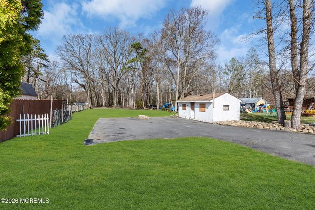 73 Maxim Road, Howell, NJ 07731
