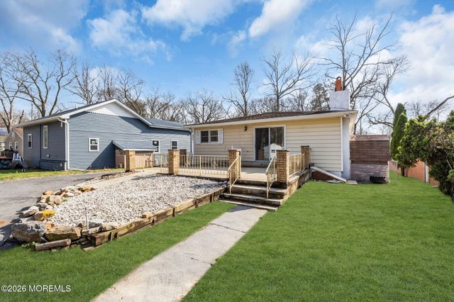 73 Maxim Road, Howell, NJ 07731