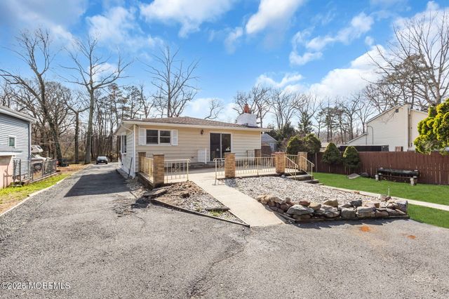 73 Maxim Road, Howell, NJ 07731