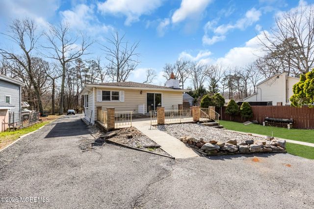 73 Maxim Road, Howell, NJ 07731