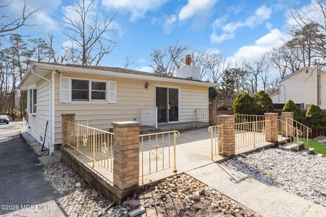 73 Maxim Road, Howell, NJ 07731