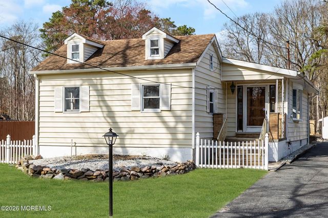 73 Maxim Road, Howell, NJ 07731