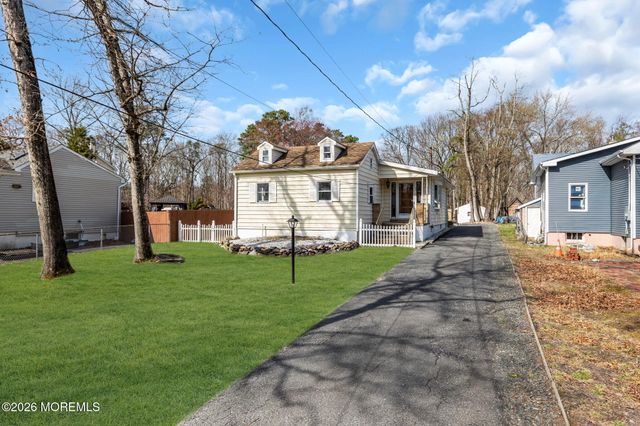73 Maxim Road, Howell, NJ 07731
