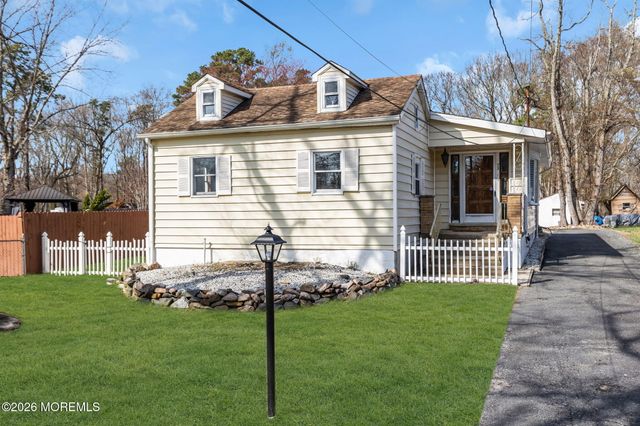 73 Maxim Road, Howell, NJ 07731