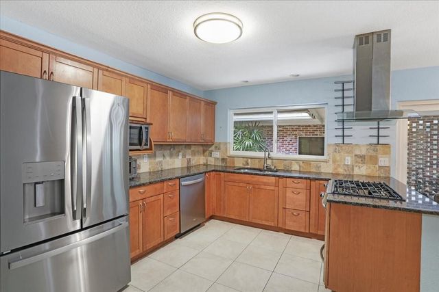1915 NW 16TH AVENUE, Gainesville, FL 32605