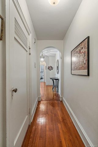 150 Burns Street 6H, Forest Hills, NY 11375