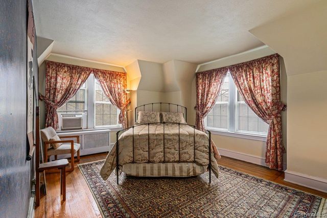 150 Burns Street 6H, Forest Hills, NY 11375