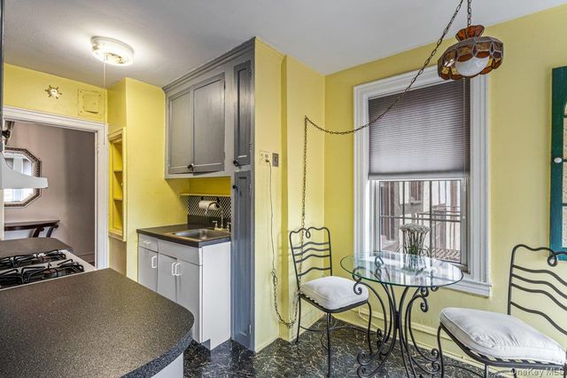 150 Burns Street 6H, Forest Hills, NY 11375