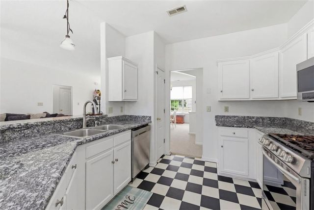204 Joshua CIR, Smithfield, VA 23430