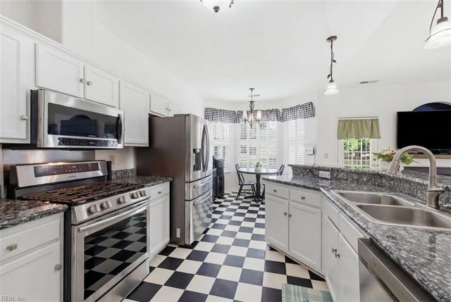 204 Joshua CIR, Smithfield, VA 23430