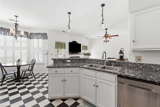 204 Joshua CIR, Smithfield, VA 23430