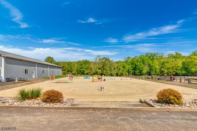 688 Woodglen Rd, Lebanon Twp., NJ 08826