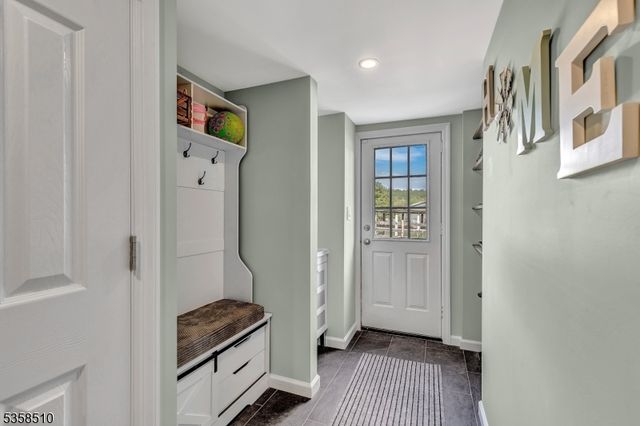 688 Woodglen Rd, Lebanon Twp., NJ 08826