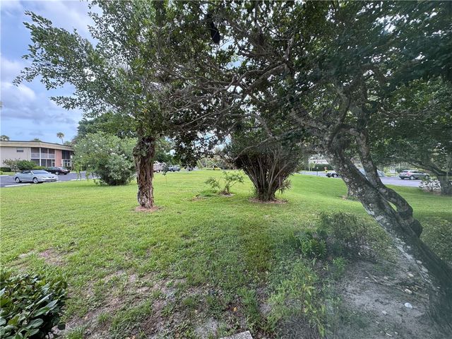 4 Vista Gardens Trail 103, Vero Beach, FL 32962