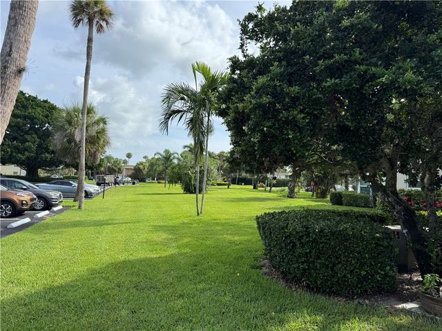 4 Vista Gardens Trail 103, Vero Beach, FL 32962