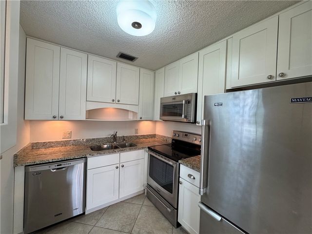 4 Vista Gardens Trail 103, Vero Beach, FL 32962